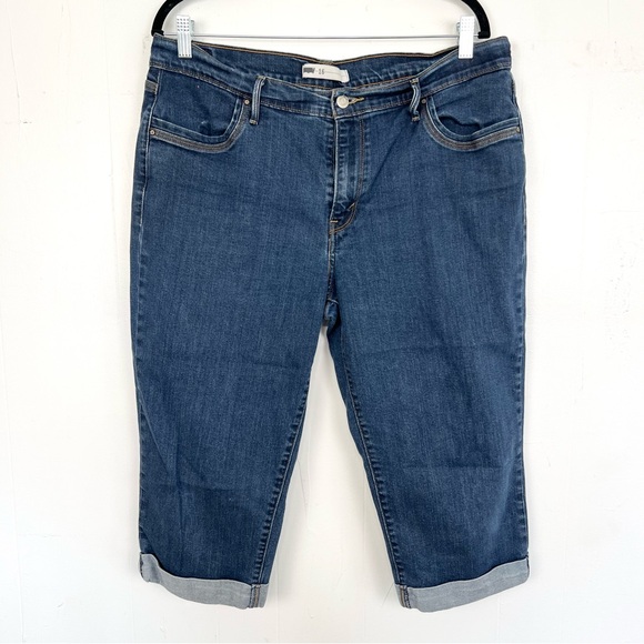 Levi's Dark Wash Cuffed Capri Jeans Size 16 - Picture 1 of 3